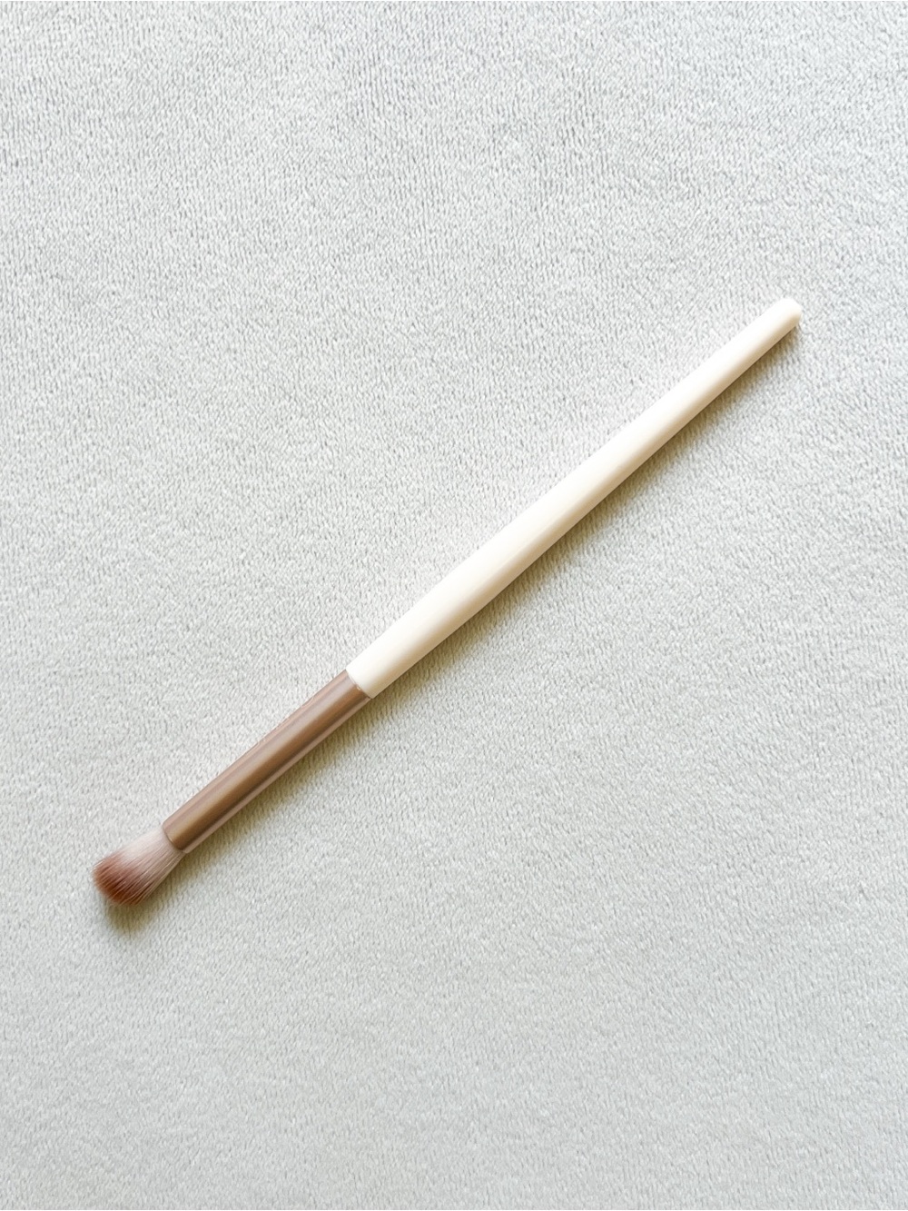 Ulta Beauty Cream Handle Eyeshadow Blending Brush with Rose Gold Ferrule